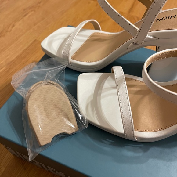 Brand New Pashion Footwear Convertible High Heels/Flats - Picture 5 of 5